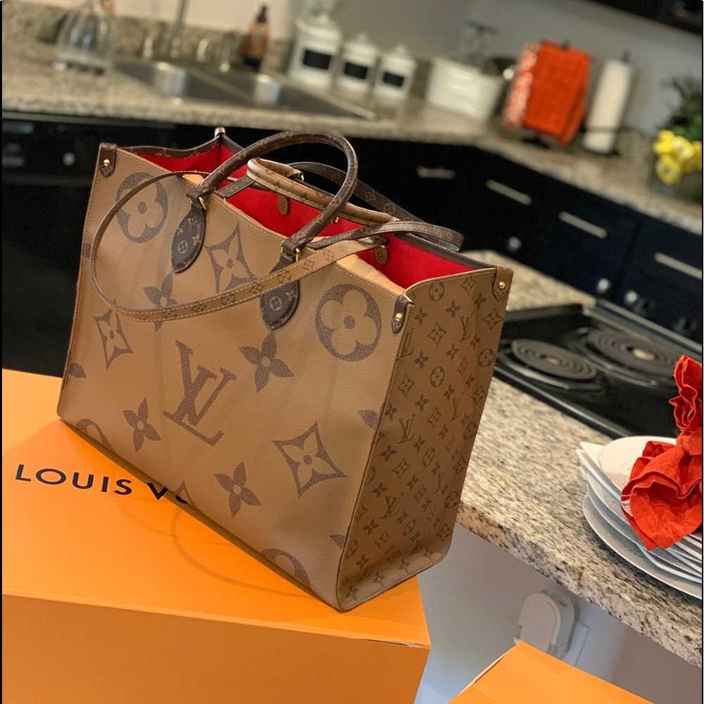 💕 LV Onthego GM w/ mono straps